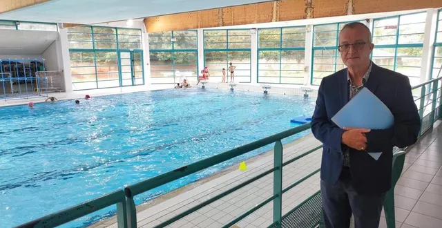 photo  pascal crossouard, maire de candé, était présent pour la fermeture définitive de la piscine municipale.  &copy;  ouest-france 