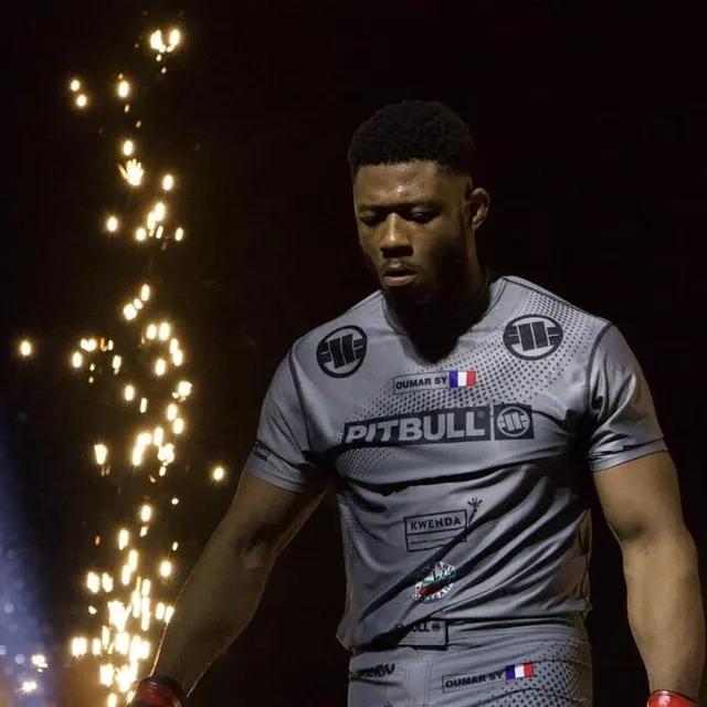 photo l’arrivée dans l’octogone d’oumar sy.  ©  alex rouxel