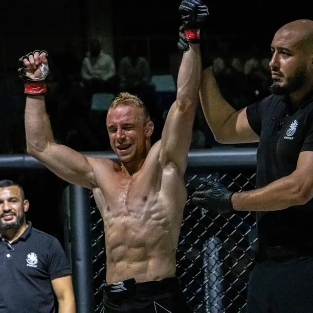 photo la victoire du malouin renaud guillier lors du premier combat pro.  ©  alex rouxel.