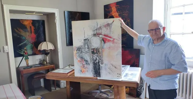 photo  l’artiste peintre poncaral se désespère de voir la commune de challain s’éloigner de la culture.  &copy;  ouest-france 