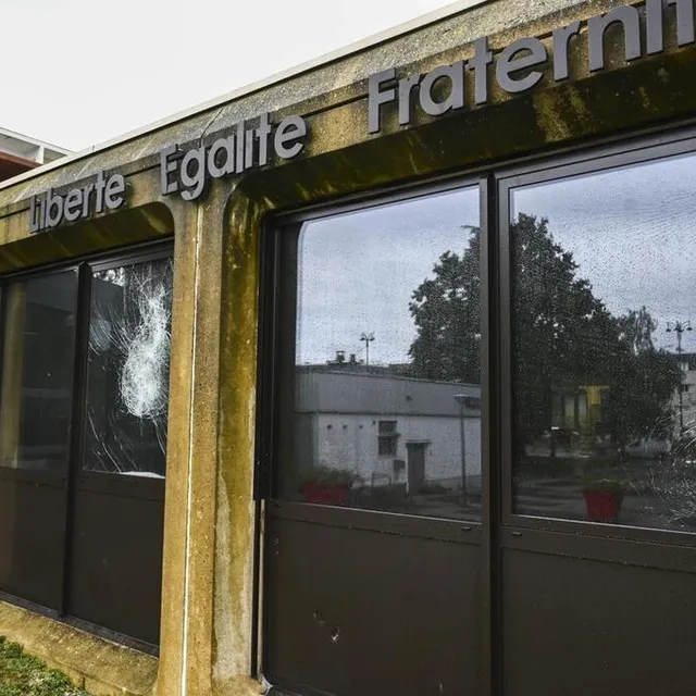 photo la mairie de coulaines a été vandalisée.  ©  le maine libre - denis lambert