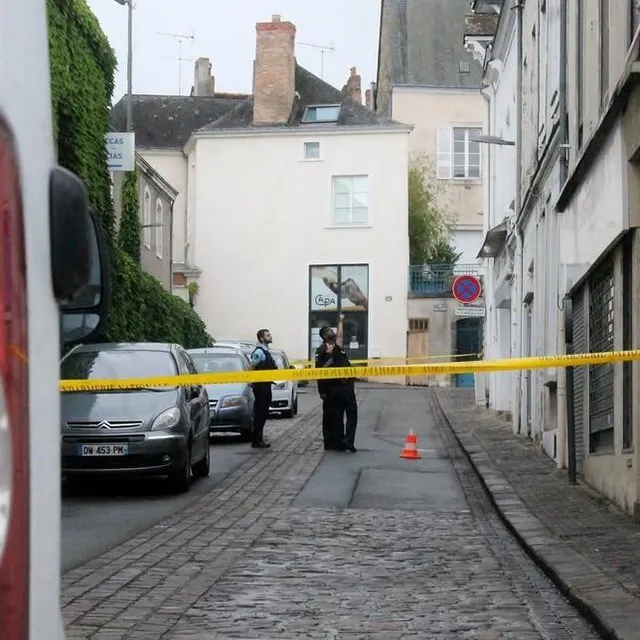 photo la rue saint-martin a été bouclée une partie de la matinée, ce samedi 1er juillet 2023, le temps de laisser les enquêteurs faire leurs premières constatations sur les lieux du drame.  ©  ouest-france