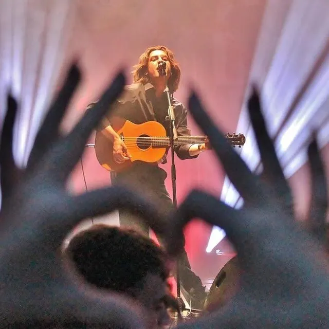 photo la prestation du groupe the celtic social club emmené par son chanteur taylor byrne a été particulièrement apprécié.  ©  ouest-france