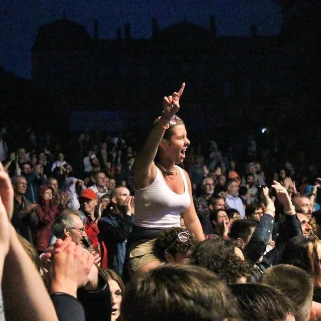photo le public était à fond avec la musique folk du celtic social club en première partie.  ©  ouest-france