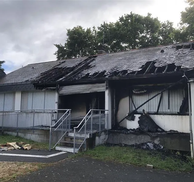photo le commissariat de police du quartier monplaisir a été incendié dans la nuit de vendredi 30 juin au samedi 1er juillet.  ©  photo co – cyprien mercier