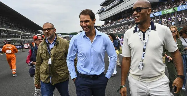 photo  rafael nadal et didier drogba sur la piste du circuit des 24 heures du mans lors du mans classic, ce samedi 1er juillet 2023.  &copy;  le maine libre – denis lambert 