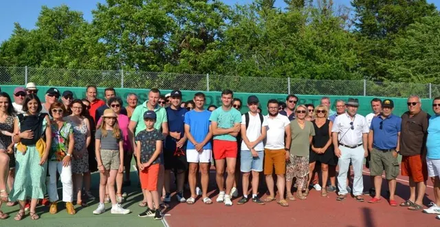 photo  avant la remise des prix et du repas convivial.  &copy;  le maine libre 