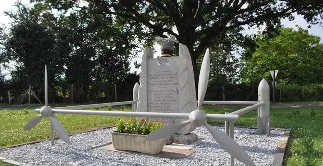 photo  le 4 juillet 1943, un avion américain, abattu par les allemands, tombait à poillé-sur-vègre. des dix occupants, david butcher fut le seul rescapé.  &copy;  archives le maine libre 