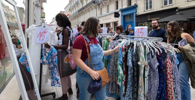 photo  angers, samedi 1er juillet 2023. les affaires étaient au rendez-vous, les clients un peu moins.  &copy;  co – régine lemarchand 