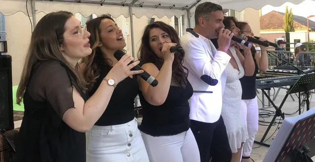 photo  le comité des fêtes a organisé la fête de la musique sur le parvis de la mairie.  &copy;  le maine libre 