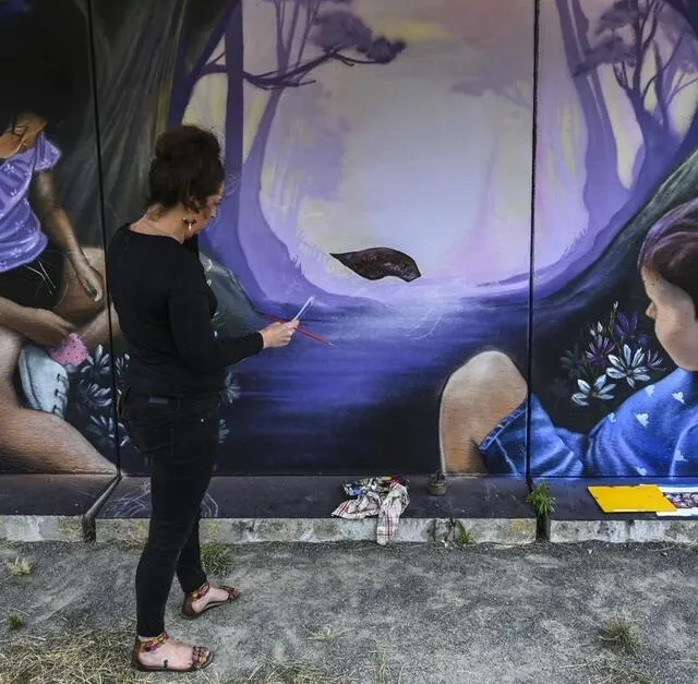 photo l’œuvre de nesby, une porte ouverte sur l’onirisme.  ©  le maine libre - denis lambert