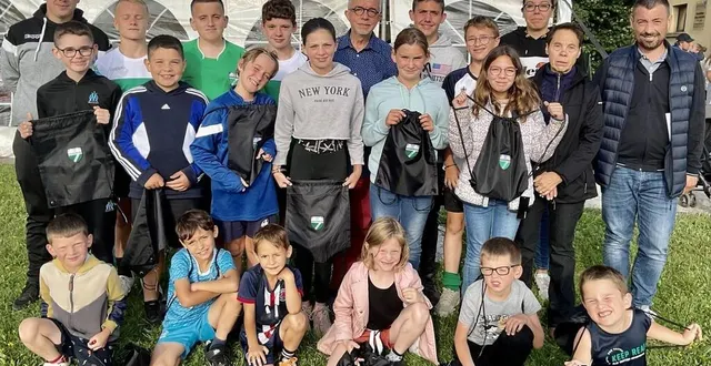 photo  les forces de demain, avec les dirigeants et le maire.  &copy;  ouest-france 