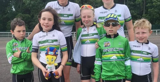 photo  le groupe qui a participé au championnat régional, à quevilly, une manche qualificative pour le championnat de france : de gauche à droite et de haut en bas, anne-claire maillard, éloise sineau, ewen bernard-maillard, maëlann bernard-maillard, clémence esch, brewen graveriou, thomas esch.  &copy;  ouest-france 