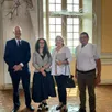 photo  hervé yannou, administrateur du château, marjolaine (l’artiste), valérie alain (conseillère départementale), et pierre chivard (maire de carrouges) 