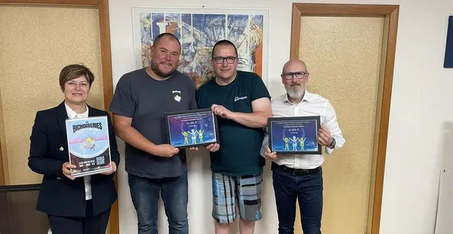 photo  véronique guillet-borde, directrice bpgo groupe orne ; aurélien rivet et hervé breton, coréférents accessibilité au sein de mafio’zik et michael gaultier, directeur du centre e.leclerc de flers, dans l’orne.  &copy;  ouest-france 