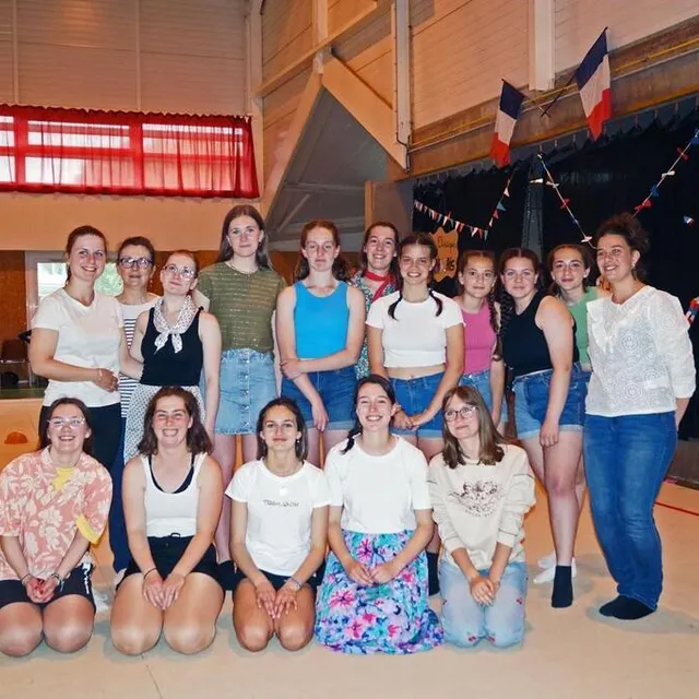 photo elles ne sont pas toutes présentes, elles sont ravies du cadeau offert par l’association présidée par maud nicole (à droite sur la photo).  ©  ouest-france