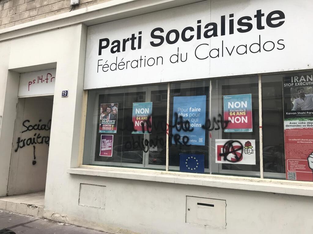 A Caen Le Siège Du Parti Socialiste Du Calvados Dégradé Pendant La Nuit