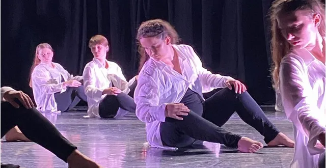 photo  mégane blin, enceinte, a dansé la zumba sur scène pour les trois galas.  &copy;  ouest-france 