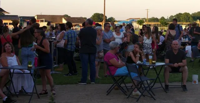 photo  beaucoup de monde à la fête de la musique.  &copy;  le maine libre 