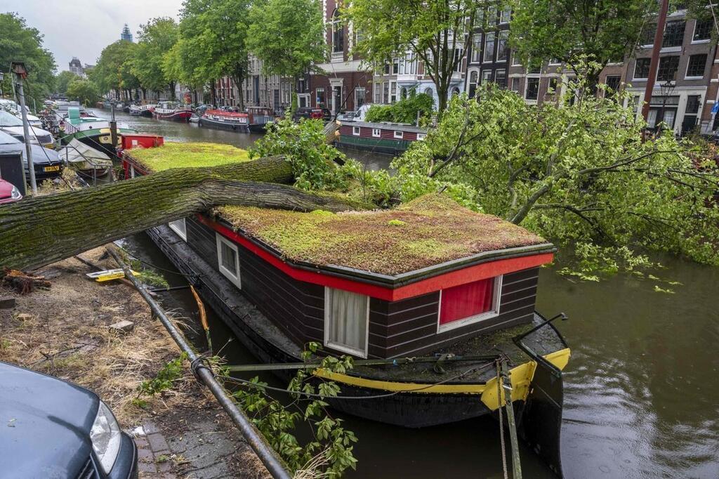 EN IMAGES. La Tempête Poly Sème Le Chaos Aux Pays-Bas Et Provoque Des ...