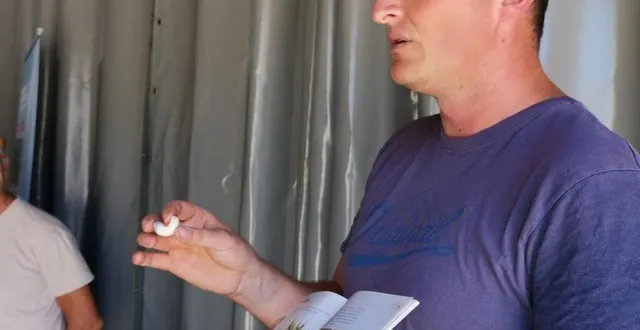 photo  anthony belleteste, technicien plantations, à la direction des territoires.  &copy;  ouest-france 