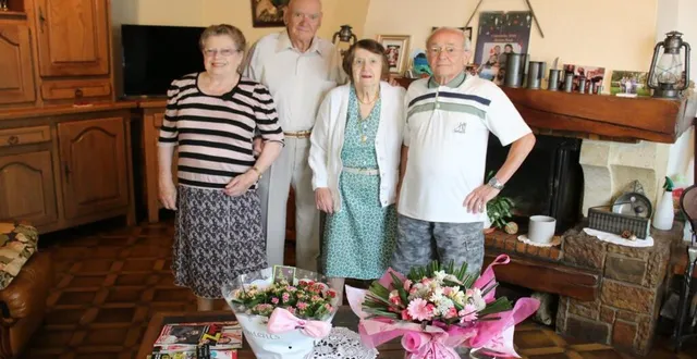 photo  rosa et robert doguet, entourés de leurs amis, georgette et daniel.  &copy;  ouest-france 