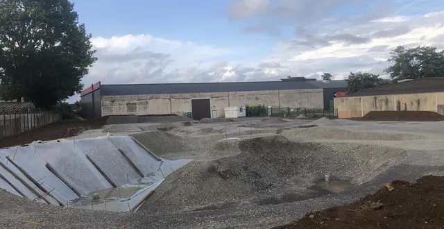 photo  le skatepark sera situé entre la rue de bretagne et le centre social edith-bonnem, derrière le magasin biotope. les travaux de terrassement ont déjà été effectués.  &copy;  ouest-france 