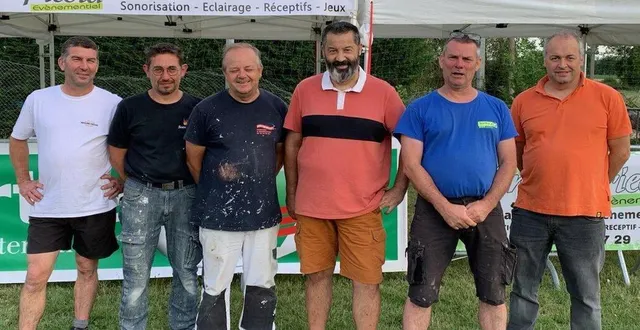 photo  mercredi, des bénévoles du vcb ont commencé à monter les installations pour le week-end vtt.  &copy;  le maine libre 