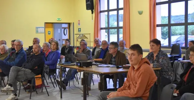 photo  l’assemblée générale à semur-en-vallon, situé entre coudrecieux et montaillé, rassemblait notamment des riverains du projet éolien.  &copy;  le maine libre 