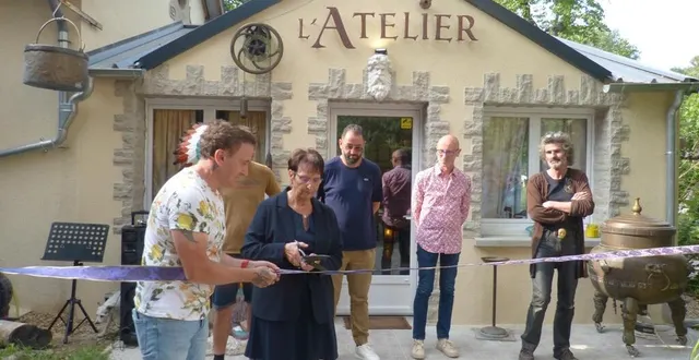photo  arlette marcadé adjointe, au maire de mamers en charge des solidarités, est venue inaugurer l’atelier aux côtés des propriétaires et des artisans.  &copy;  le maine libre 