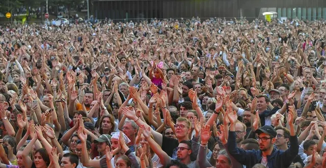 photo  des milliers de spectateurs assistent chaque année au tour vibration.  &copy;  archives le maine libre – yvon loué 