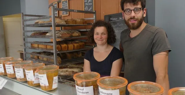 photo  fantine et théo espèrent trouver une relève pour les p’tits fours et s’orienter vers leurs nouveaux projets.  &copy;  ouest-france 