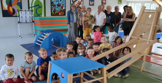 photo  en présence des enfants de maternelle, anne noyer, directrice ( à gauche),a présenté les structures de mobilité.  &copy;  ouest-france 