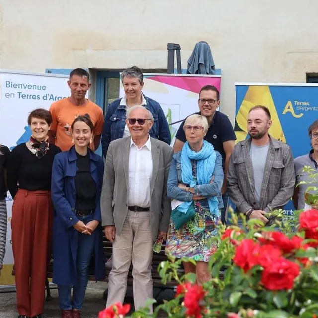 photo des représentants de la mairie, des structures sportives et culturelles, ont présenté les animations de l’été.  ©  ouest-france
