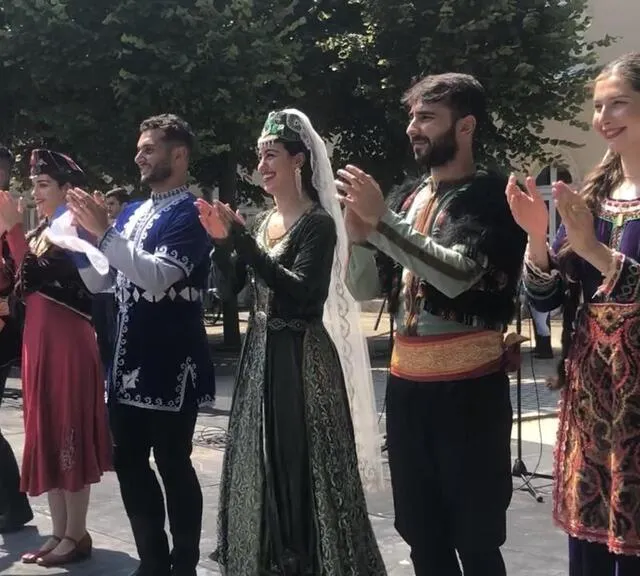 photo les trois couples du ballet arménien navasart portent différents costumes traditionnels de leur pays.  ©  ouest-france