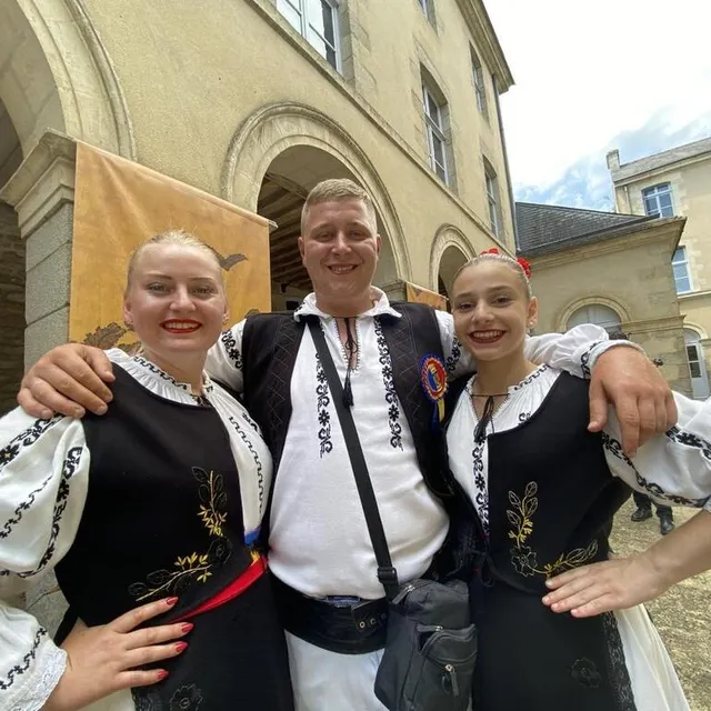 photo les jeunes roumains débordaient d’énergie chaleureuse durant leur performance.  ©  ouest-france