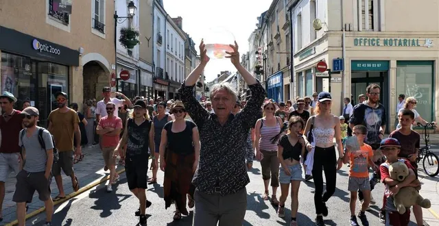 photo  la 30e édition du festival de rue des affranchis fait bouger son public.  &copy;  ouest-france 