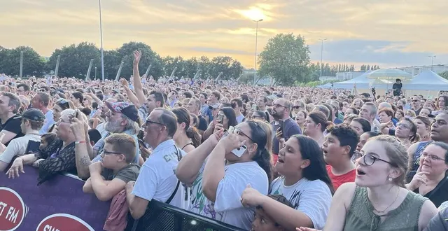 photo  le public fertois n’a pas eu besoin de beaucoup s’échauffer avant de donner de la voix.  &copy;  le maine libre 