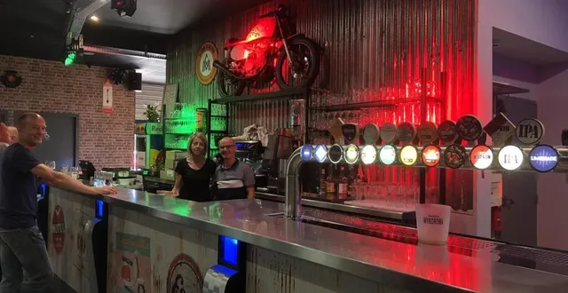 photo  nathalie et jean-françois gigan, les gérants du bowling de flers (orne), ont lancé le nouveau concept le trois b, le 19 juin 2023.  &copy;  ouest-france 