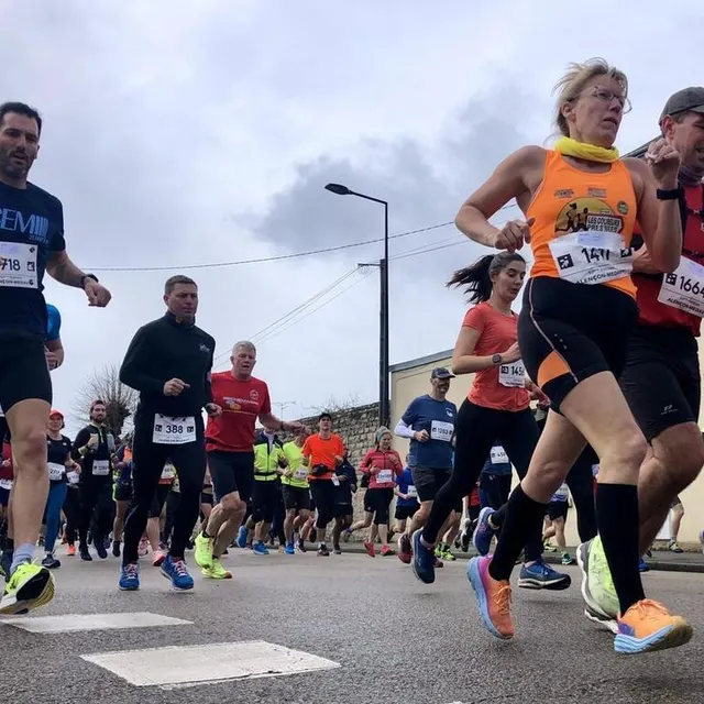 photo plus de 2 400 coureurs avaient participé à la dernière édition d’alençon – médavy.  ©  archives ouest-france