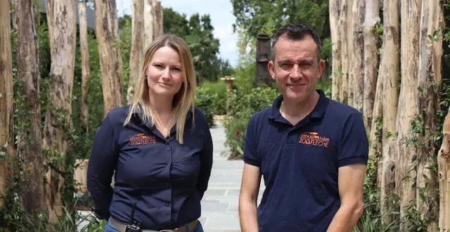 photo  céline talineau, directrice du zoo de la flèche, et cyril hue, vétérinaire, ont présenté les projets du parc jusqu’en 2025.  &copy;  ouest-france 