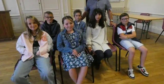 photo  des élus du conseil municipal des jeunes avec le maire, christian baillif.  &copy;  ouest-france 