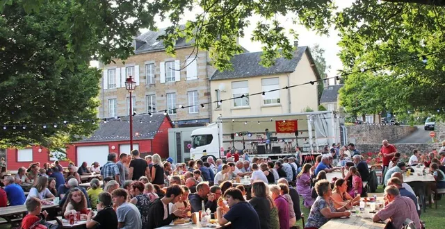 photo  le parc constant-aubry était envahi dès 19 h, samedi soir, pour un été à montsecret, une soirée organisée par mc festivités, présidée par richard champin. les pluies de l’après-midi n’ont pas découragé le public qui a pu se restaurer sous les ombrages et au son de la musique. le feu d’artifice a ravi tous les convives et spectateurs. la piste de danse aura été prise d’assaut.  &copy;  ouest-france 