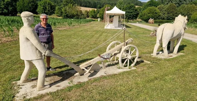 photo  le président du comité mains d’art, andré chambrier, présente l’une de ses créations avant la quatrième édition du symposium international de sculpture monumentale de saint-michel-de-chavaignes (sarthe).  &copy;  ouest-france 