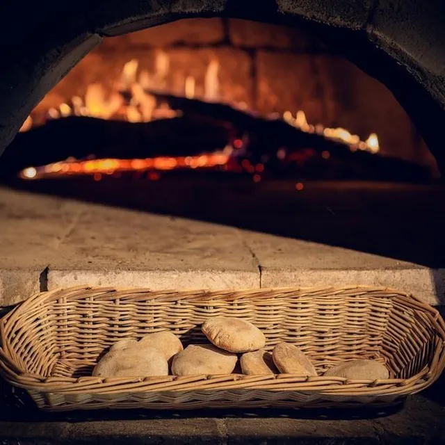 photo les fouées se dégustent à la sortie du four garnies de beurre, de rillettes, de champignons …  ©  credit photo : frederic ayroulet
