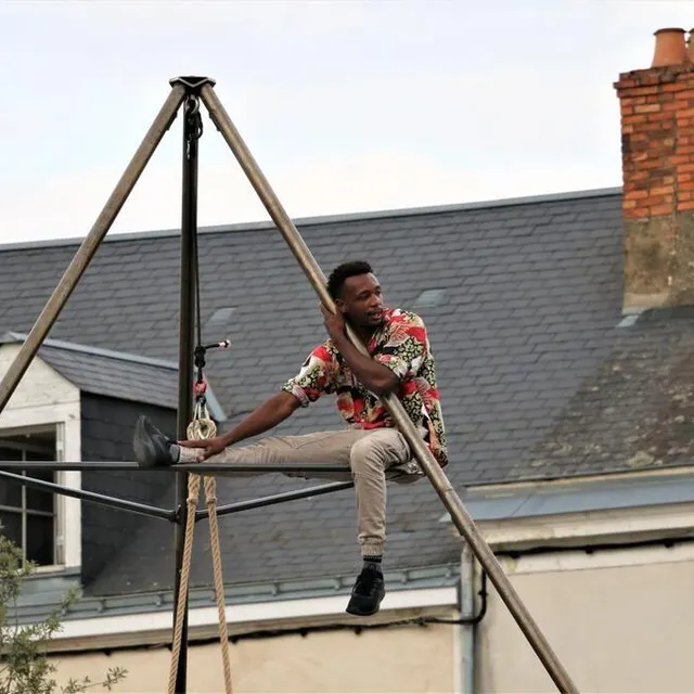 photo mélange de cirque et de danse hip-hop, le spectacle « yatru-cirki » de hip-hop évolution raconte l’histoire de ses cinq danseurs mahorais.  ©  ouest-france