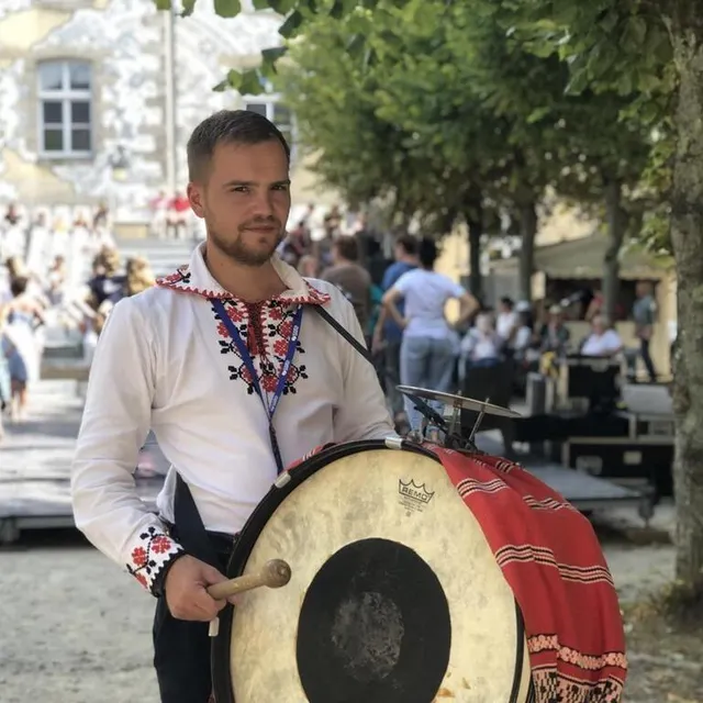photo mircea cenan, chorégraphe à l’origine de l’ensemble folklorique roumain mostenirea.  ©  ouest-france