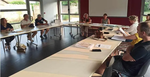 photo  dernière réunion du conseil municipal avant les vacances.  &copy;  le maine libre 