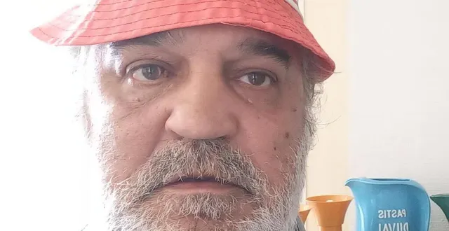 photo  yabon paname collectionne les objets de bistrot. il présentera une sélection de 1 000 pièces vendredi.  &copy;  le maine libre 