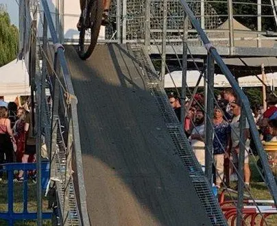 photo  un concurrent sur la passerelle.  &copy;  le maine libre 